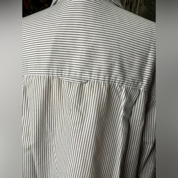 3/$20 Gloria Vanderbilt Button Up Collar
Roll Tab Long Sleeve Shirt Size XL - Picture 4 of 15